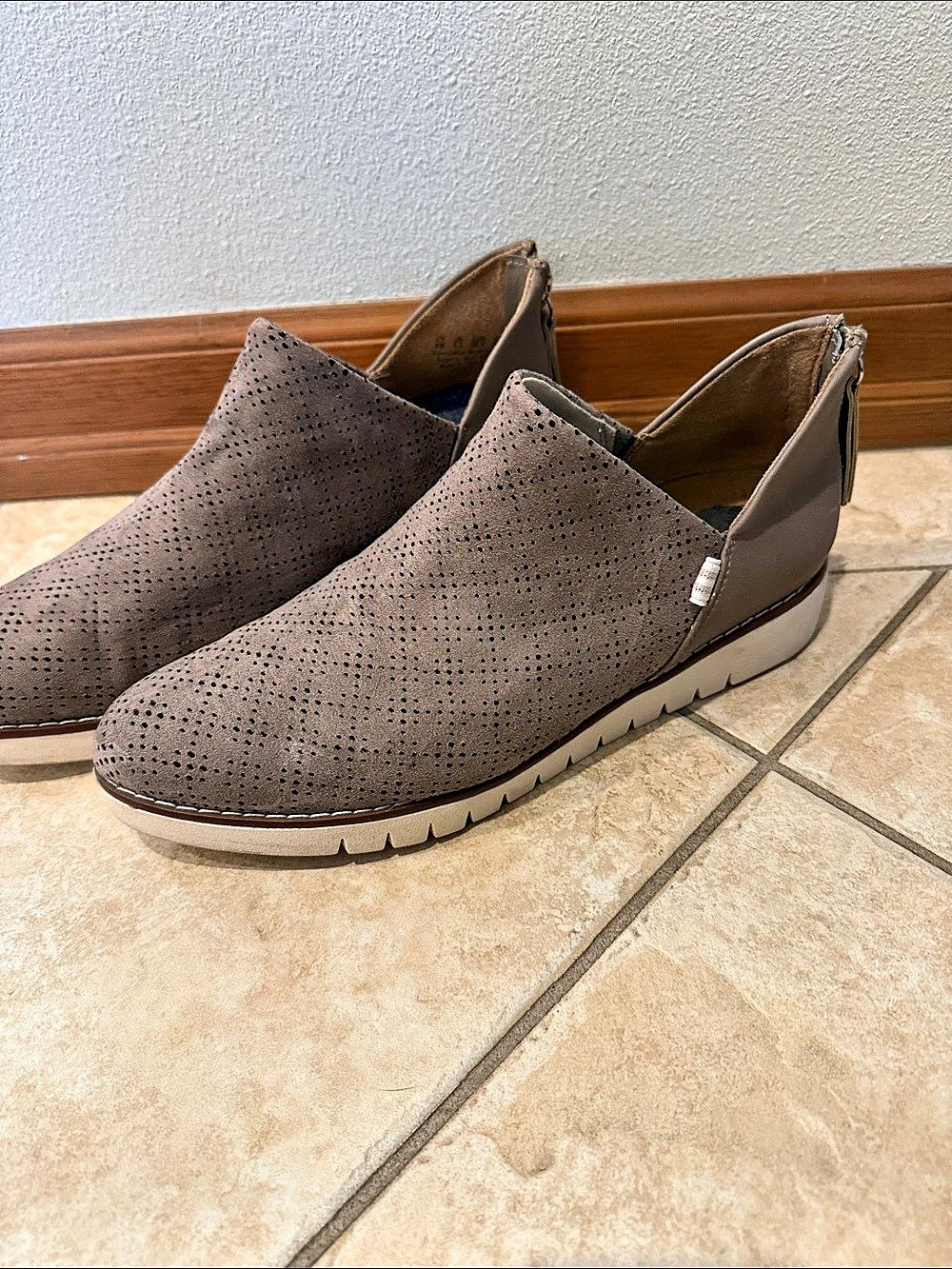 Dr Scholls Perforated zipper Shoes in Brown
